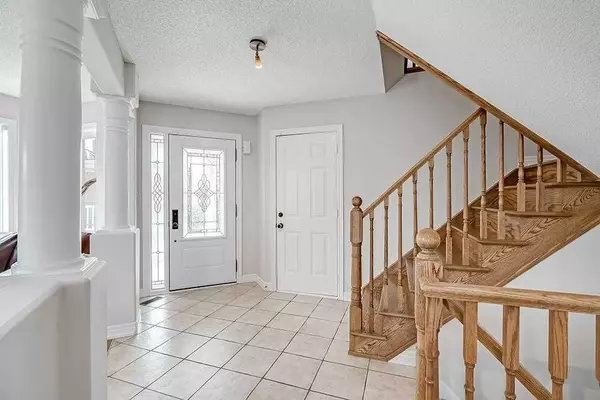 Halton, ON L6M 5B2,2106 Redstone CRES