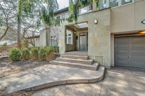 Oakville, ON L6L 1L3,116 Selgrove CRES