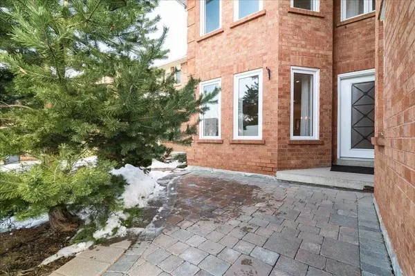 Mississauga, ON L5R 3J3,616 Winterton WAY