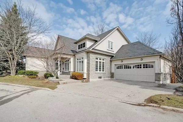 Oakville, ON L6K 3Y8,221 Carlini CT