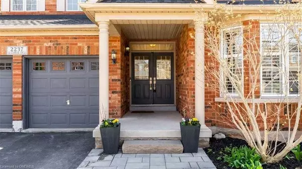 Oakville, ON L6M 5B5,2237 Glazebrook CIR