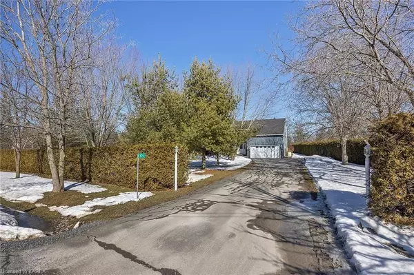 Loyalist, ON K0H 1G0,171 PARROTT'S BAY LN