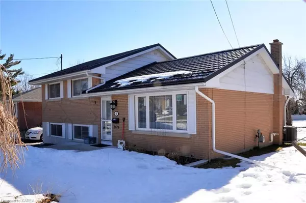 Loyalist, ON K7N 1G5,30 HENRY CRES