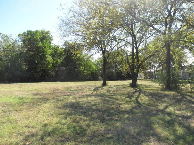 1015 W Ennis Avenue, Ennis, TX 75119