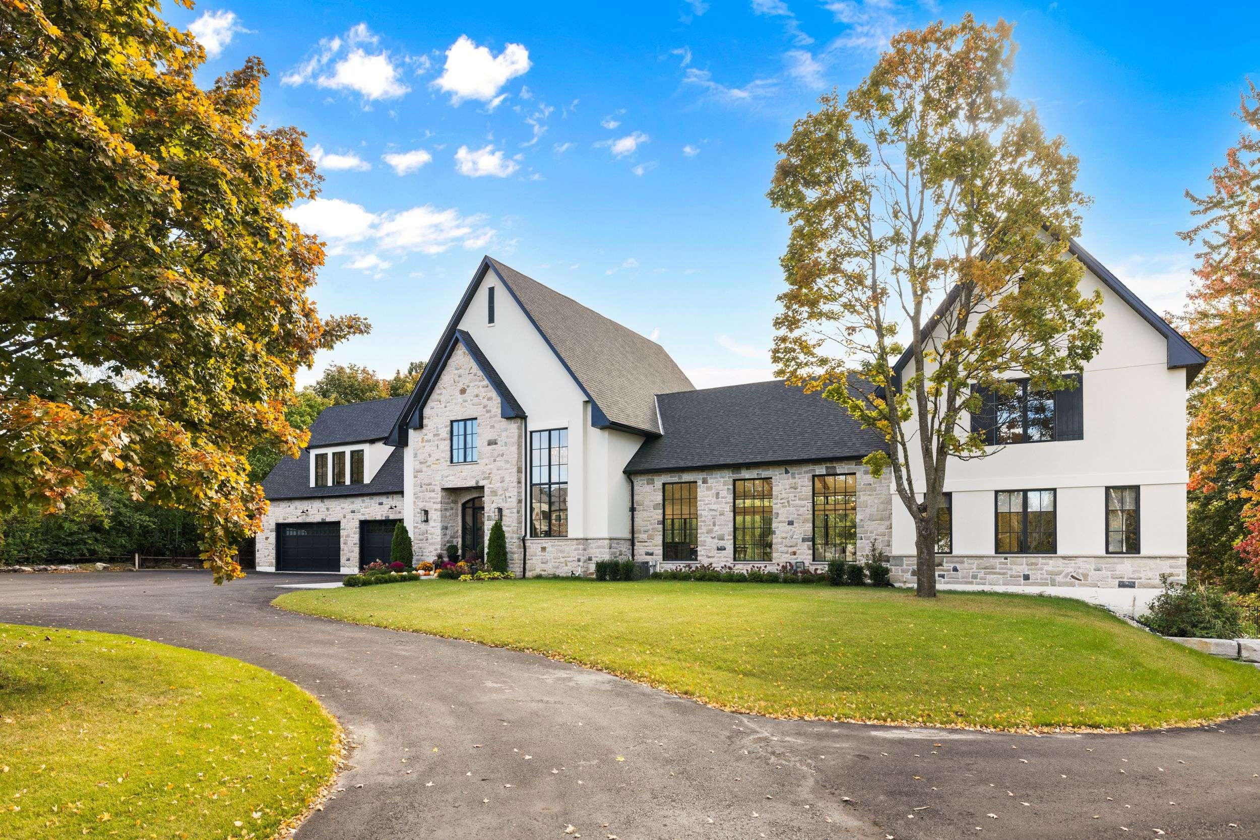 24 Simcoe RD,  King,  ON L7B 0C7