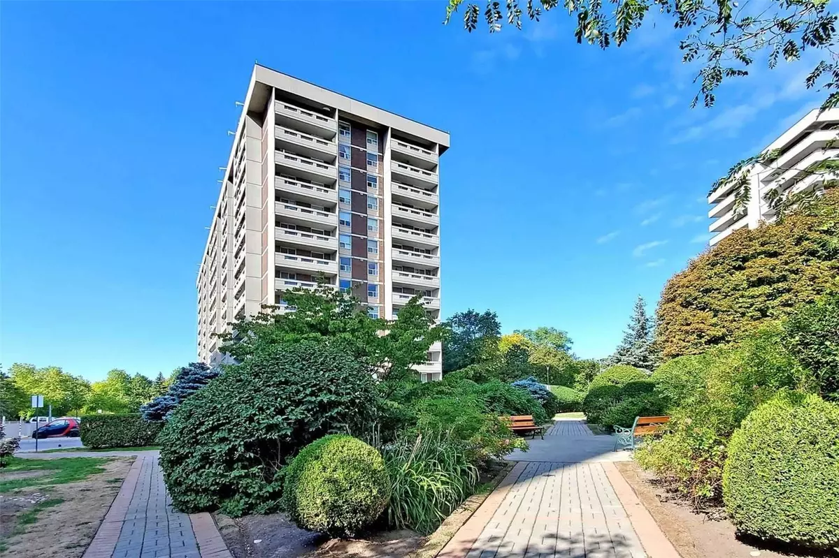 Markham, ON L3T 4T7,60 Inverlochy BLVD #306