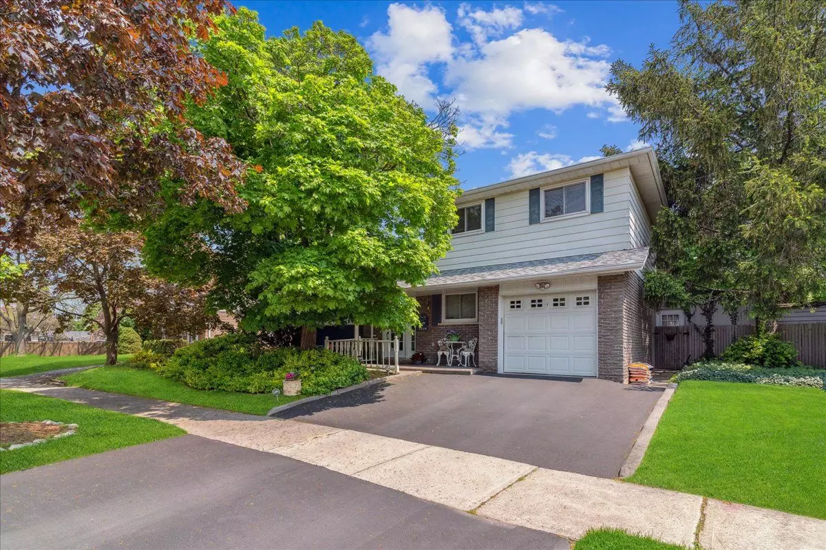 Oakville, ON L6L 2T2,2216 Urwin CRES