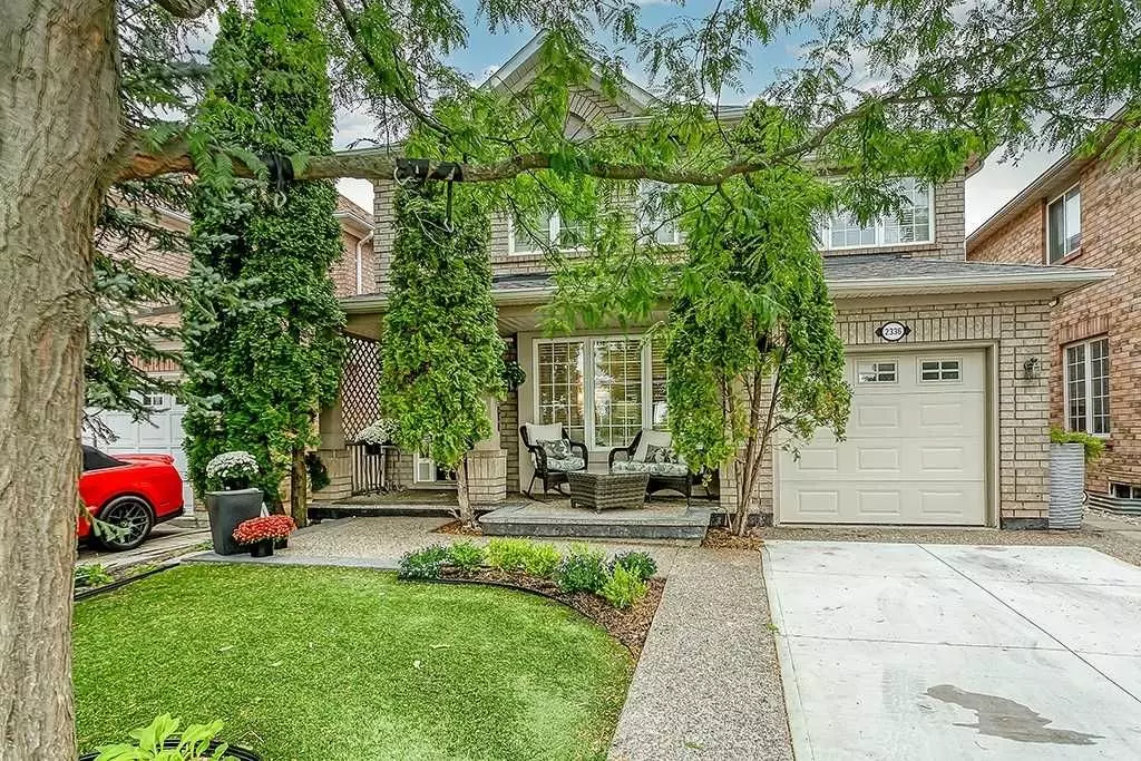 Oakville, ON L6M 3Y2,2336 Proudfoot TRL