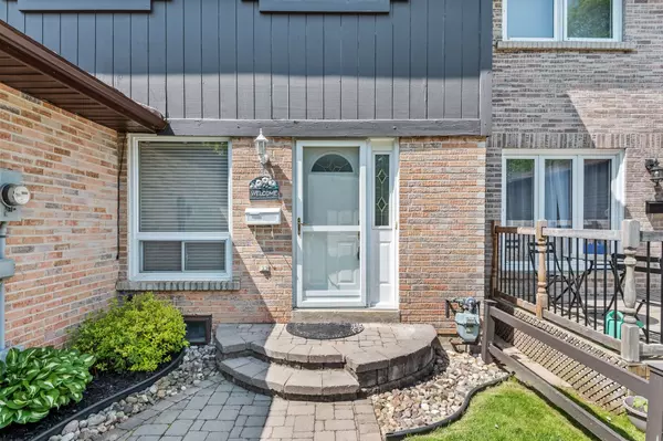 Oshawa, ON L1K 1L6,871 Gentry CRES