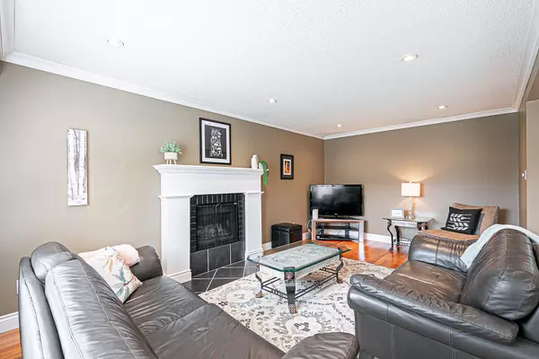 Newmarket, ON L3Y 7N5,192 John Bowser CRES