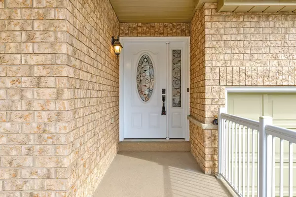 Newmarket, ON L3X 2Z8,118 Flagstone WAY