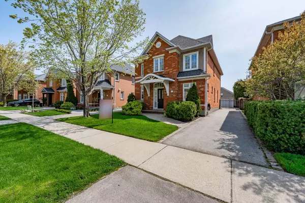 Oakville, ON L6H 6N7,452 Ambleside DR