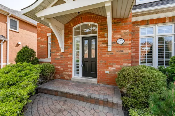 Oakville, ON L6H 6N7,452 Ambleside DR