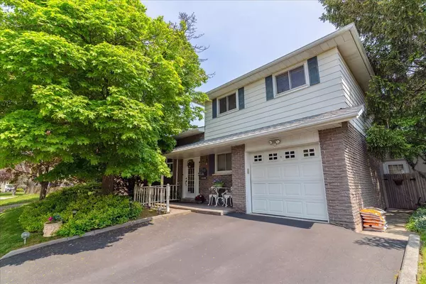 Oakville, ON L6L 2T2,2216 Urwin CRES