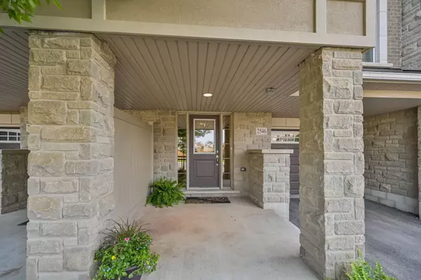 Oakville, ON L6M 0S4,2546 Grand Oak TRL