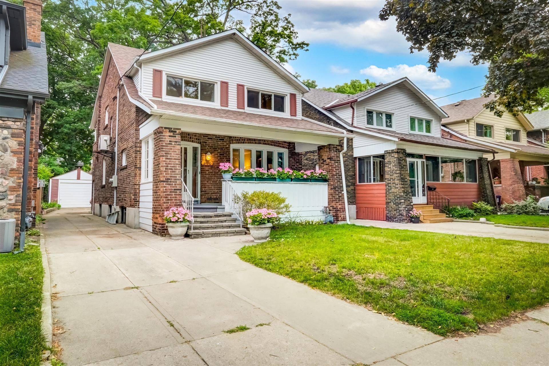 Toronto W02, ON M6S 3G3,340 Durie ST
