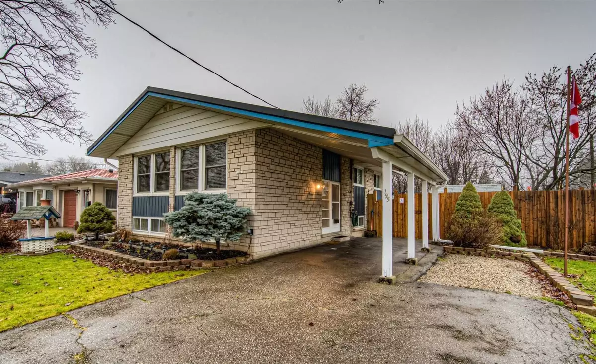 Kitchener, ON N2M 4L3,195 Village RD