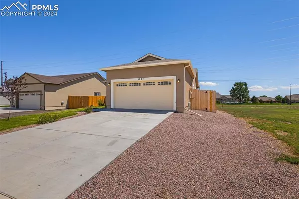 Pueblo, CO 81008,5224 Gannet LN