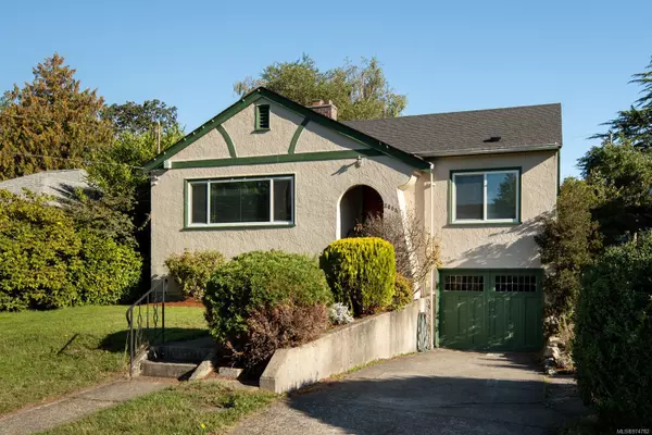 Oak Bay, BC V8R 3E2,2084 Neil St