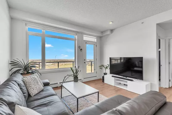 Calgary, AB T3R 1M9,214 Sherwood SQ NW #403