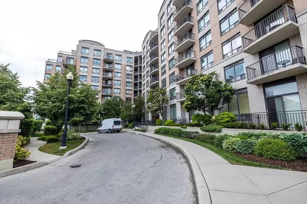 Toronto C13, ON M3C 4C4,16 Dallimore CIR #502