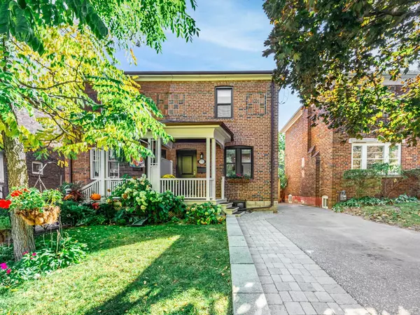 15 Elvina GDNS, Toronto C10, ON M4P 1X7