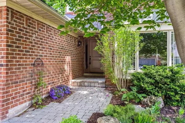 Oakville, ON L6M 1A3,1273 Old Bridle PATH