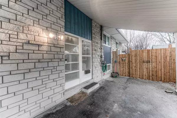 Kitchener, ON N2M 4L3,195 Village RD