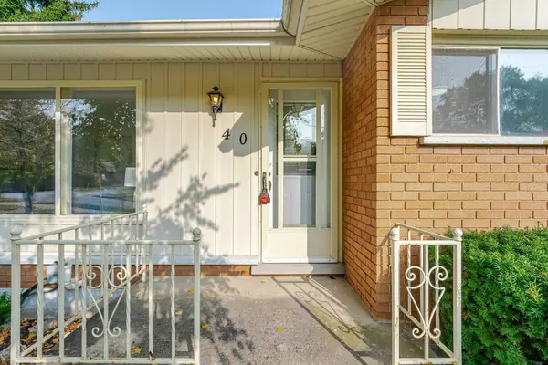 Kitchener, ON N2M 4E7,40 Meadow CRES