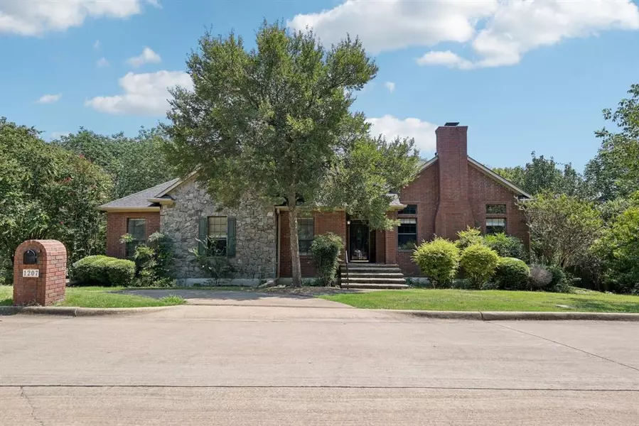 1207 Valley Trail, Heath, TX 75032