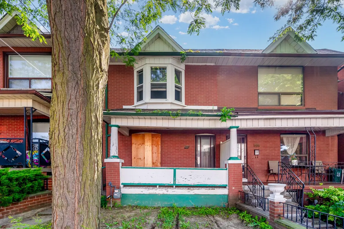 Toronto W03, ON M6H 3R4,35 Via Italia N/A