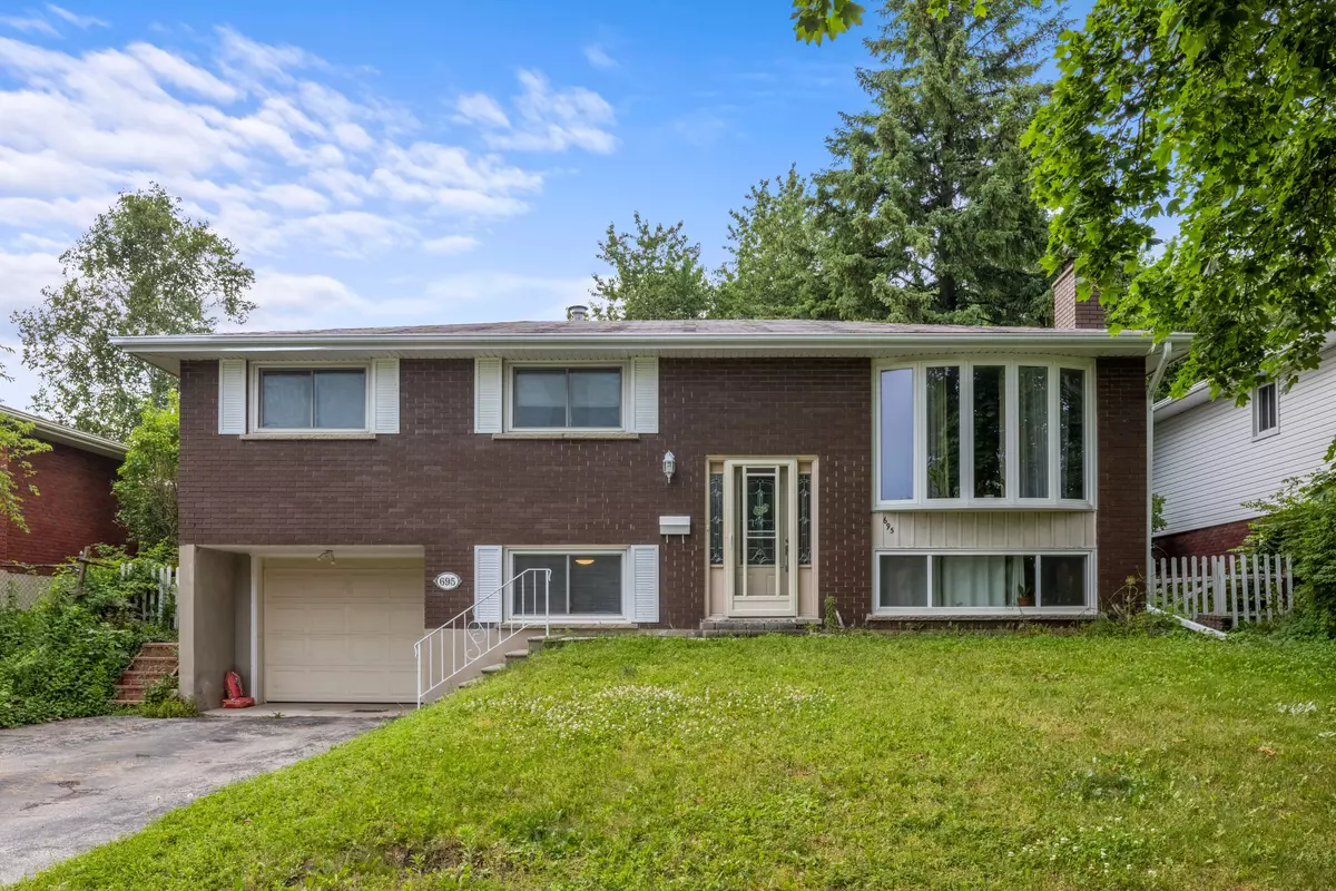 Waterloo, ON N2L 4K7,695 Glen Forrest BLVD #Upper