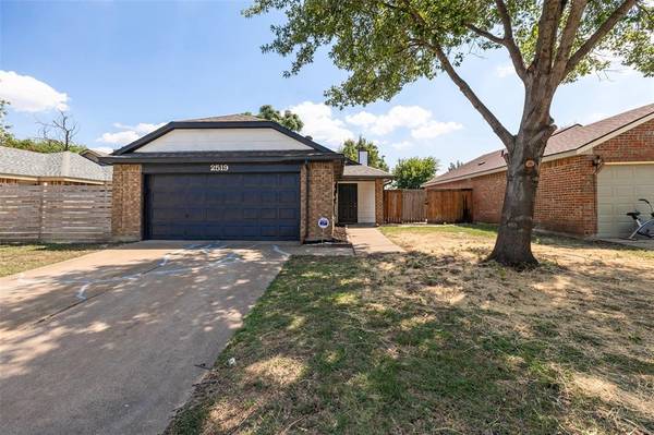 2519 Butterfield Drive, Fort Worth, TX 76133