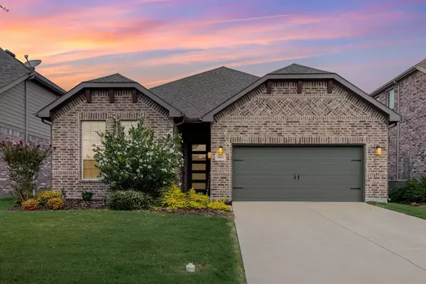 1821 Outpost Creek Lane, Aubrey, TX 76227