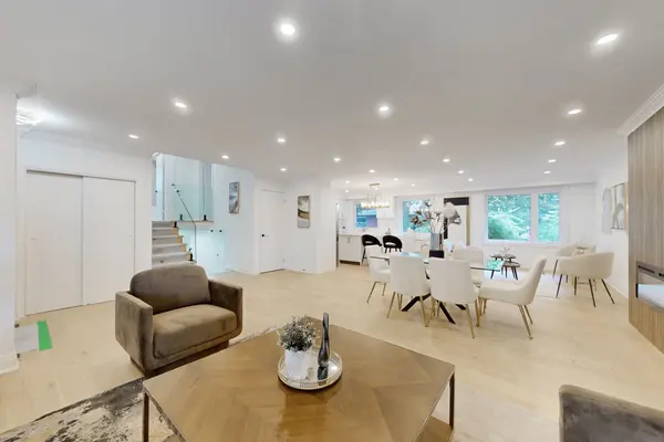 Toronto C06, ON M3H 4V8,22 Arlstan DR