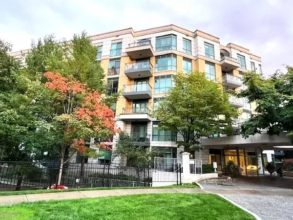 11 William Carson CRES #322, Toronto C12, ON M2P 2G1