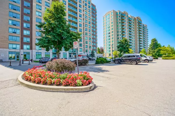 Richmond Hill, ON L4B 0A1,11 Oneida CRES #404