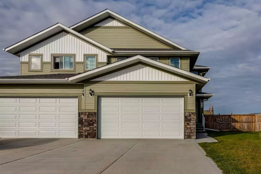 50 Ranchers Close, Lacombe, AB T4L 0H9