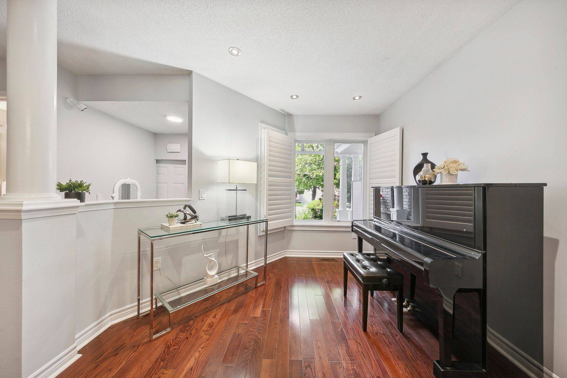 Mississauga, ON L5V 2B4,833 Scollard CT #25