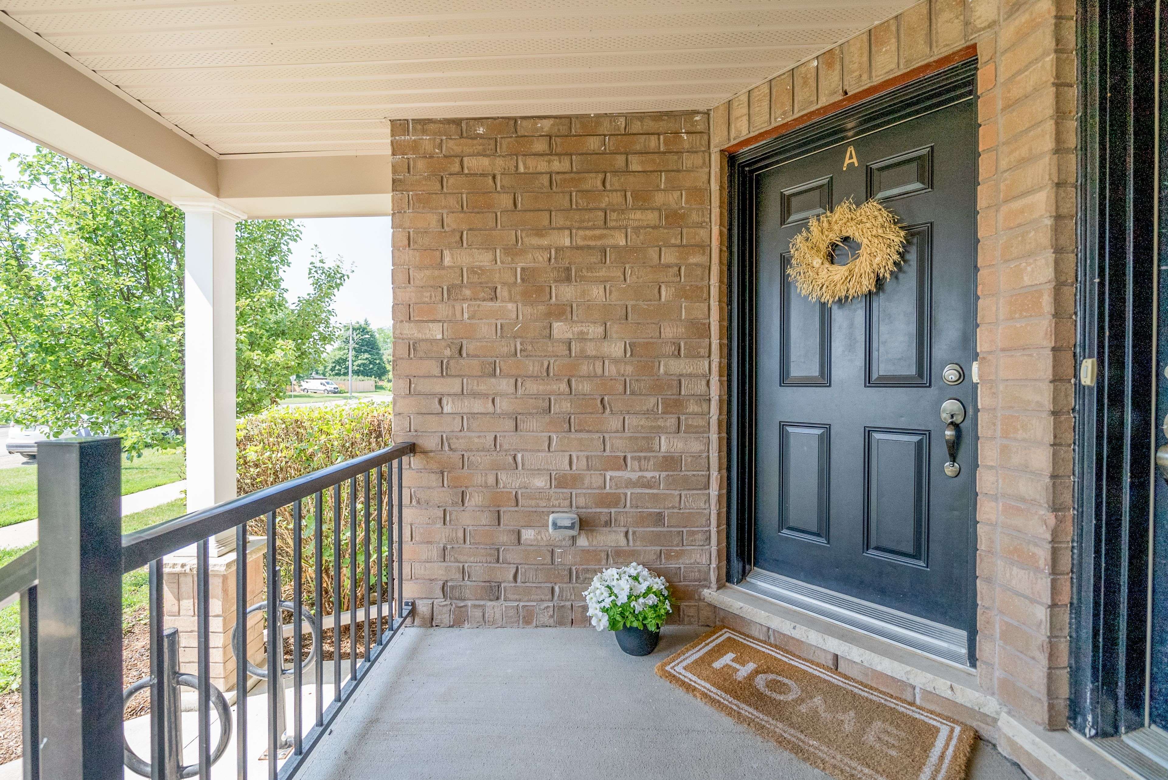 Guelph, ON N1E 0K4,630A Woodlawn RD E