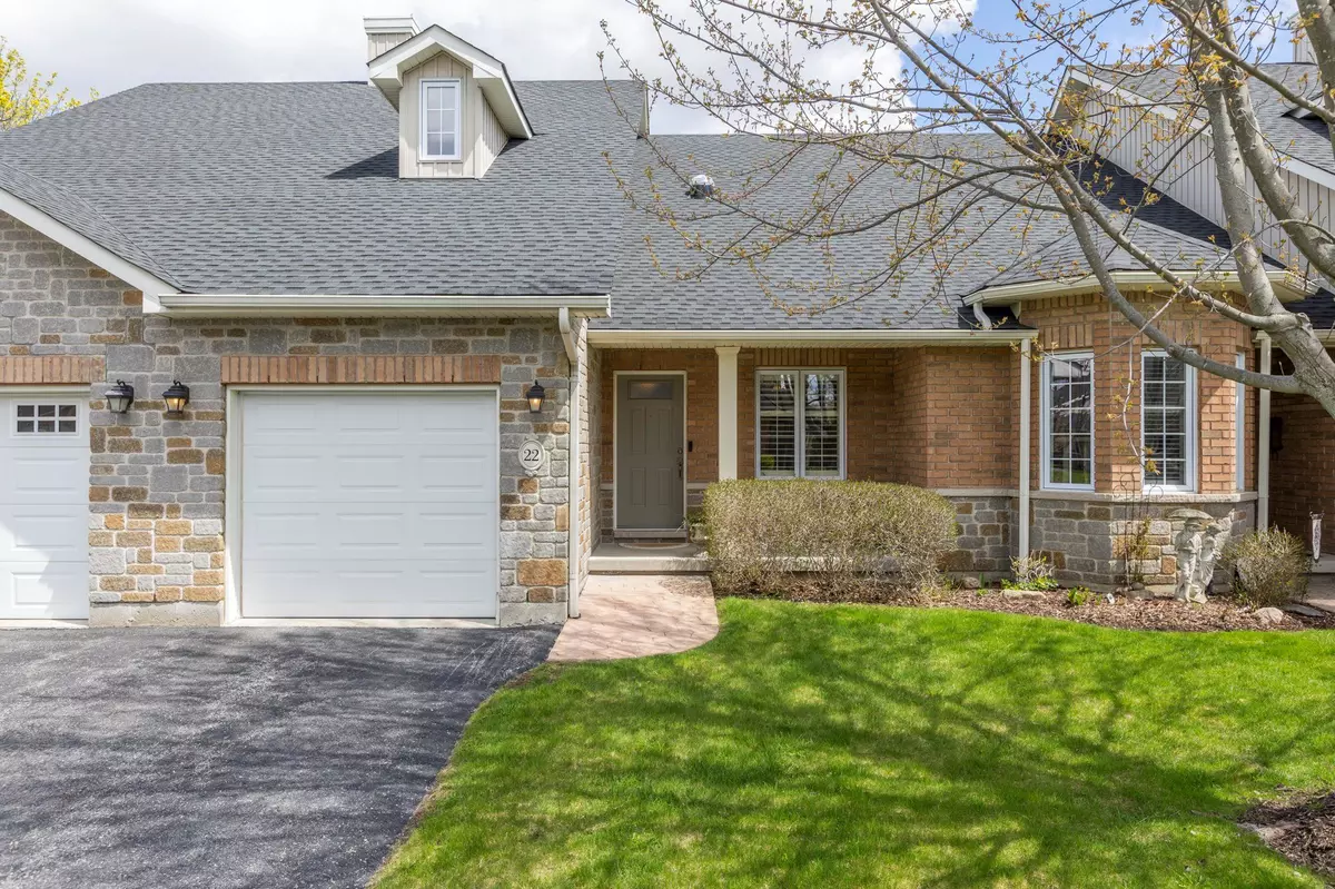 Peterborough, ON K9J 7M3,22 Village CRES