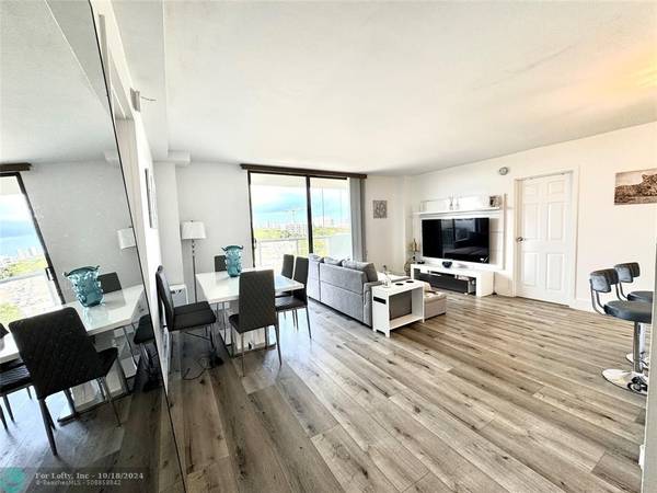 13499 Biscayne Blvd  #607, North Miami, FL 33181