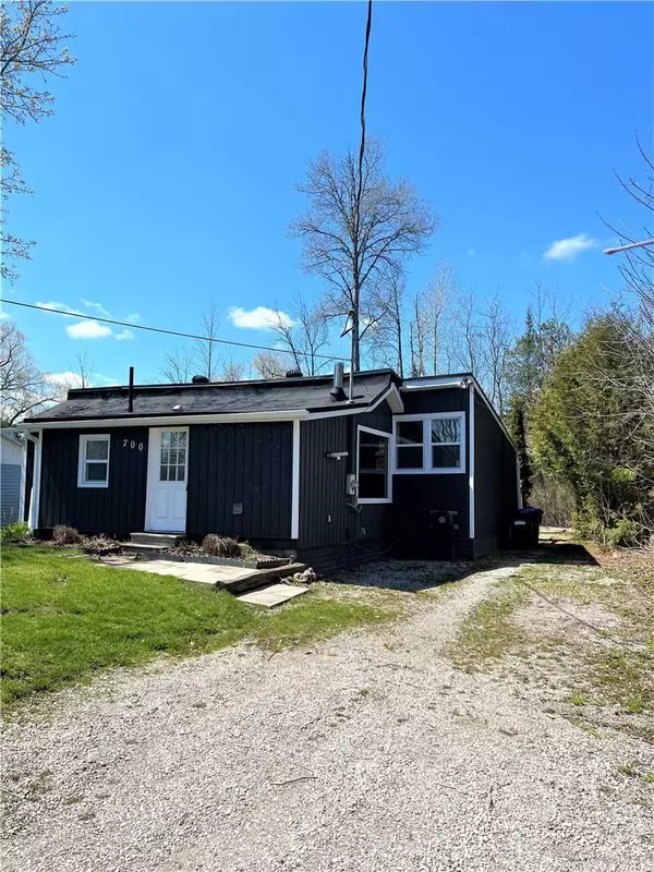 Innisfil, ON L9S 3K5,700 Plum DR