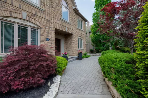 Vaughan, ON L4H 1A9,165 Longview CRES