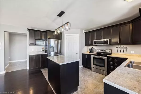 Loyalist, ON K7N 0B3,177 MCDONOUGH CRES