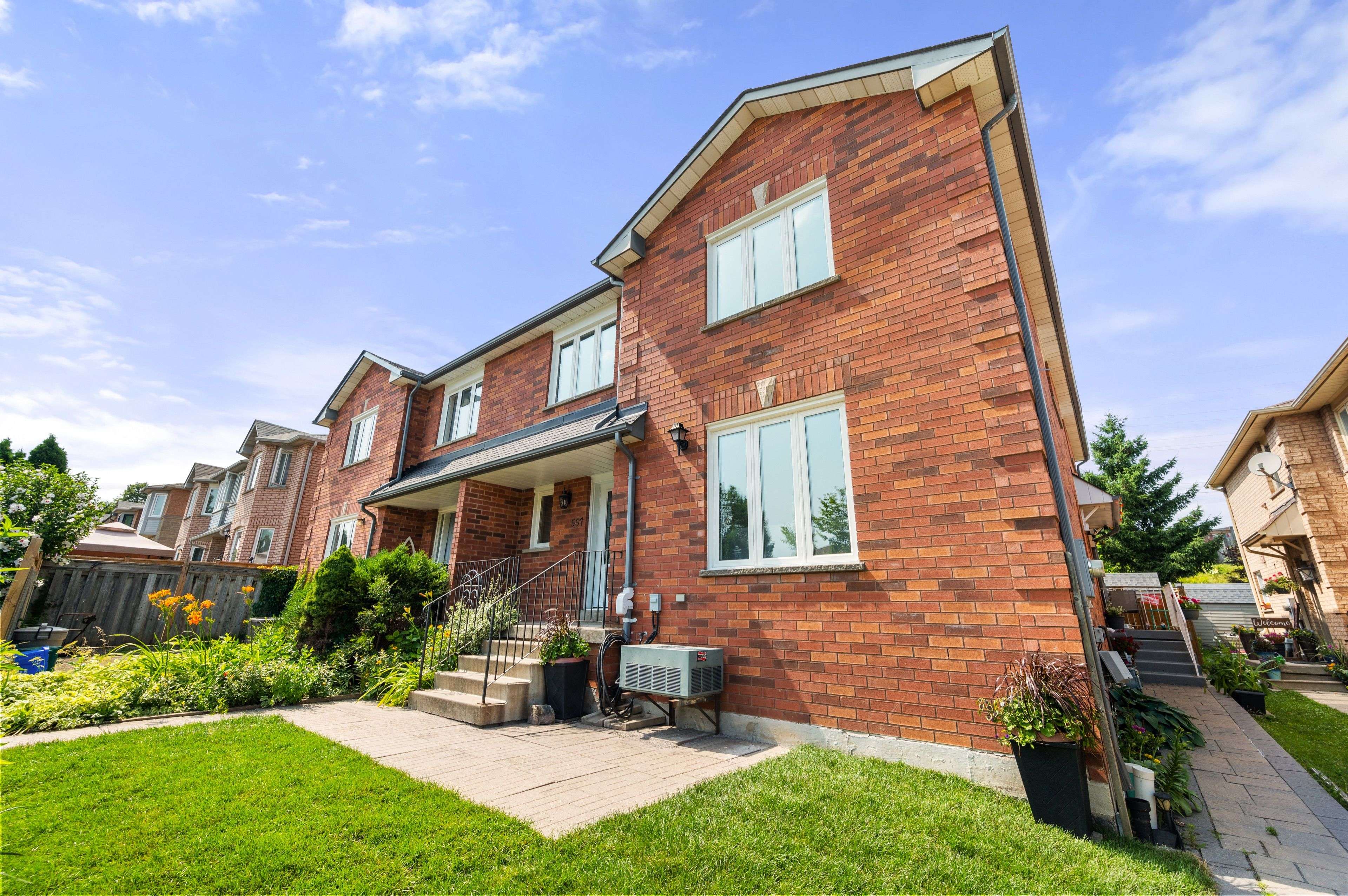 Newmarket, ON L3X 2B5,557 Walpole CRES