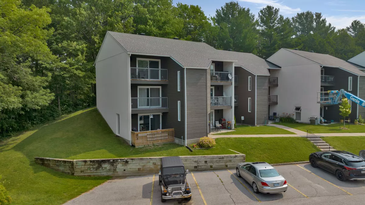 Oro-medonte, ON L4M 4Y8,1102 Horseshoe Valley RD W #202