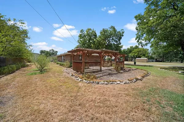 Garrett, TX 75119,204 S Templeton Street