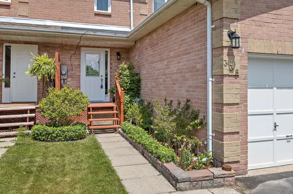 Oshawa, ON L1J 8J3,338 Sheffield CT