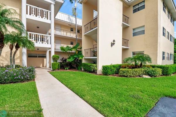 Boynton Beach, FL 33435,15 Colonial Club Dr  #105